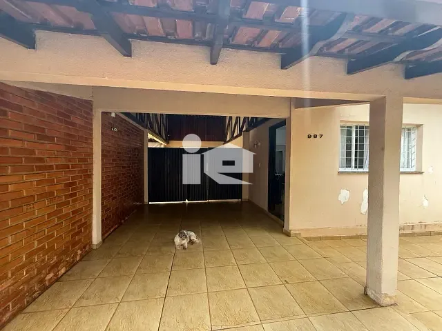 Casa com 300m² 2 quartos e 2 banheiros, à venda, no bairro Centro em Rolândia
