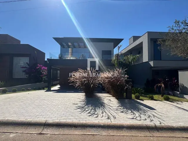 Casa com 460m² 4 quartos e 5 banheiros, à venda, no bairro Condomínio Residencial Campos do Conde em Bragança Paulista