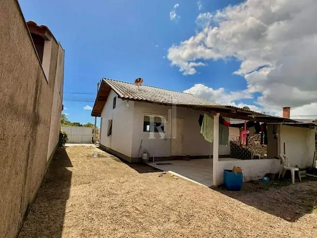 Casa 2 quartos e 1 banheiro, à venda, no bairro Universitário em Tijucas