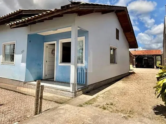Casa 2 quartos e 1 banheiro, à venda, no bairro Universitário em Tijucas