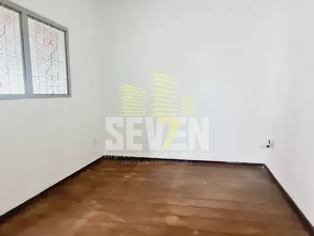 Casa com 450m² 2 quartos e 2 banheiros, à venda, no bairro Jardim Bela Vista em Bauru