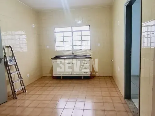 Casa com 450m² 2 quartos e 2 banheiros, à venda, no bairro Jardim Bela Vista em Bauru