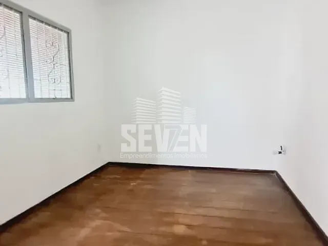 Casa com 450m² 2 quartos e 2 banheiros, à venda, no bairro Jardim Bela Vista em Bauru