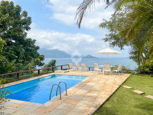Casa com 265m² 4 quartos e 3 banheiros, à venda, no bairro Portogalo em Angra dos Reis