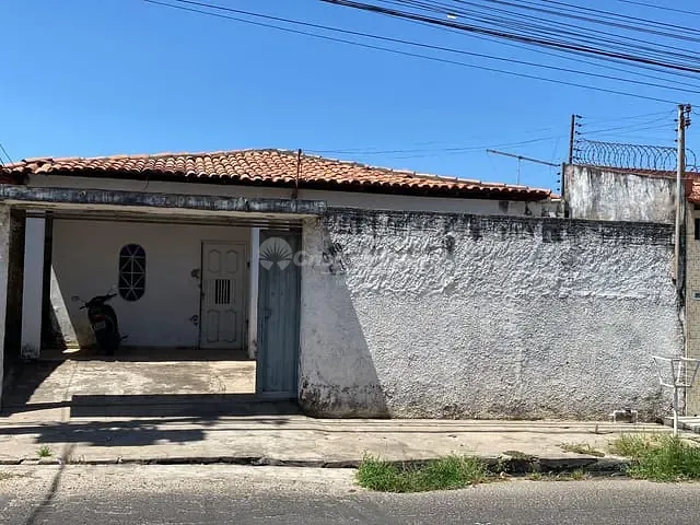 Casa com 200m² 4 quartos e 2 banheiros, à venda, no bairro Saci em Teresina