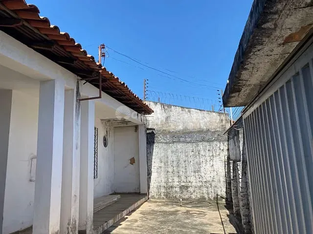 Casa com 200m² 4 quartos e 2 banheiros, à venda, no bairro Saci em Teresina