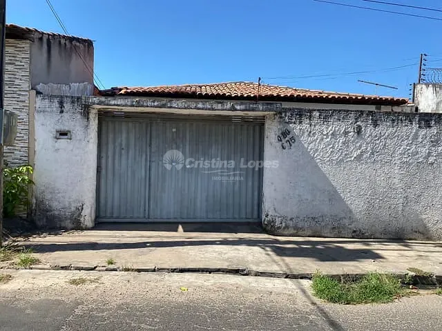 Casa com 200m² 4 quartos e 2 banheiros, à venda, no bairro Saci em Teresina