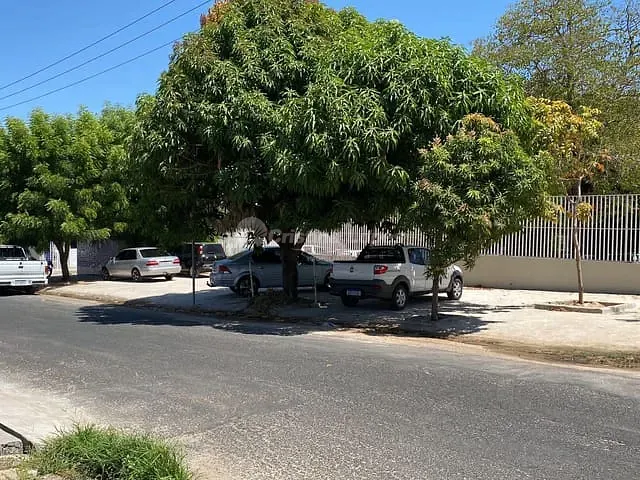 Casa com 200m² 4 quartos e 2 banheiros, à venda, no bairro Saci em Teresina