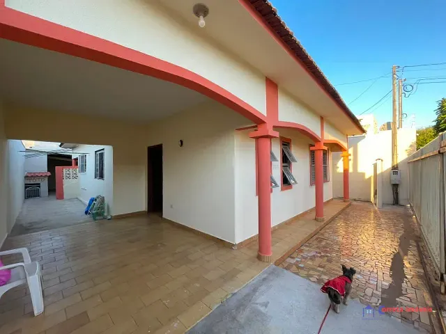 Casa com 230m², à venda ou para alugar, no bairro Centro em Três Lagoas