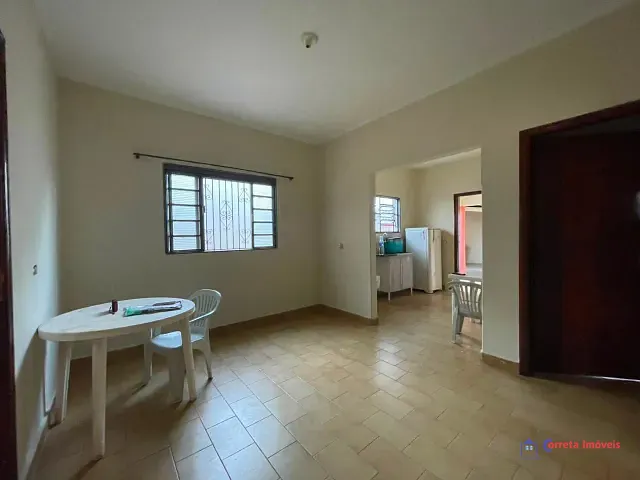 Casa com 230m², à venda ou para alugar, no bairro Centro em Três Lagoas