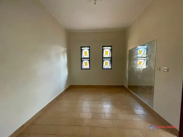 Casa com 230m², à venda ou para alugar, no bairro Centro em Três Lagoas