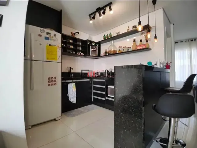 Casa 3 quartos e 3 banheiros, à venda, no bairro Parque das Indústrias em Londrina