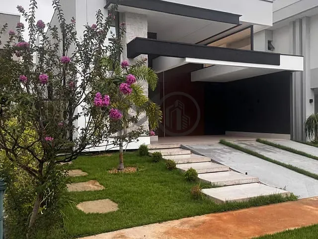 Casa com 300m² 3 quartos e 4 banheiros, à venda, no bairro Condomínio Belvedere em Cuiabá