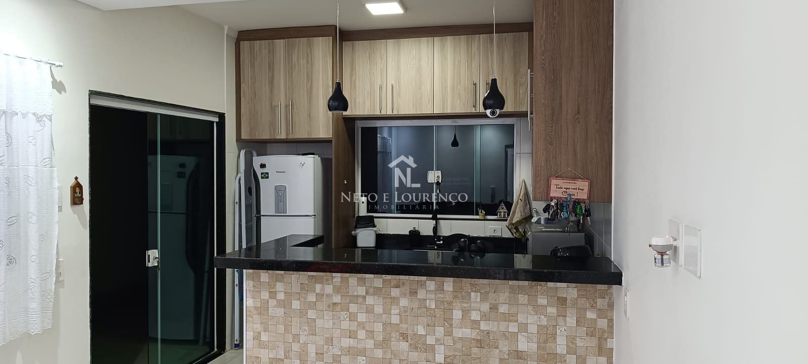 Casa à venda com 3 quartos, 109m² - Foto 1
