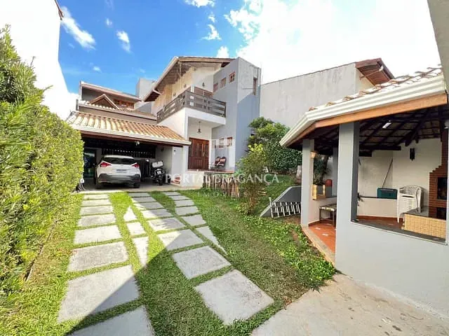 Casa com 250m² 3 quartos e 3 banheiros, à venda, no bairro Jardim Europa em Bragança Paulista
