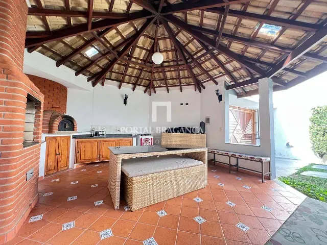 Casa com 250m² 3 quartos e 3 banheiros, à venda, no bairro Jardim Europa em Bragança Paulista