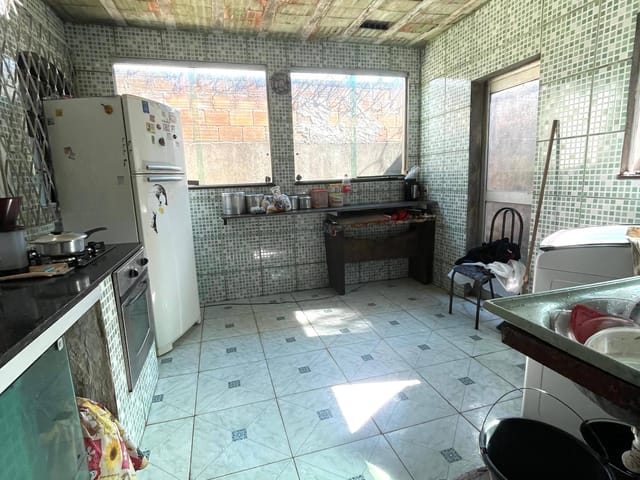 Casa 4 quartos e 1 banheiro, à venda, no bairro Monte Azul em Belo Horizonte