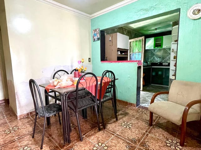 Casa 4 quartos e 1 banheiro, à venda, no bairro Monte Azul em Belo Horizonte