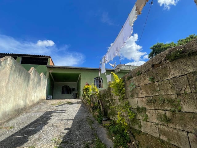 Casa 4 quartos e 1 banheiro, à venda, no bairro Monte Azul em Belo Horizonte