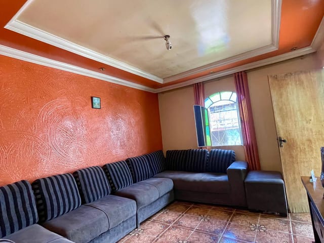 Casa 4 quartos e 1 banheiro, à venda, no bairro Monte Azul em Belo Horizonte