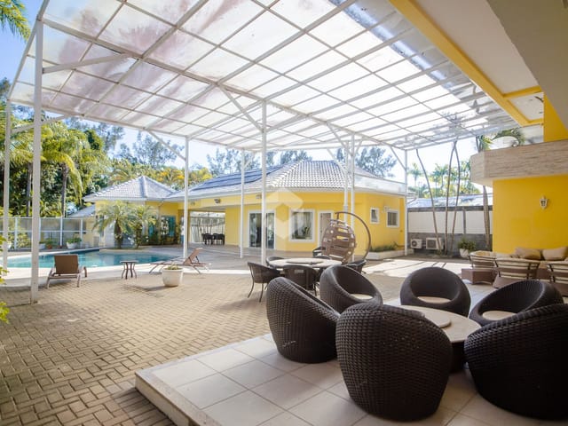 Casa com 1000m² 4 quartos e 5 banheiros, à venda, no bairro Barra da Tijuca em Rio de Janeiro
