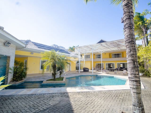 Casa com 1000m² 4 quartos e 5 banheiros, à venda, no bairro Barra da Tijuca em Rio de Janeiro