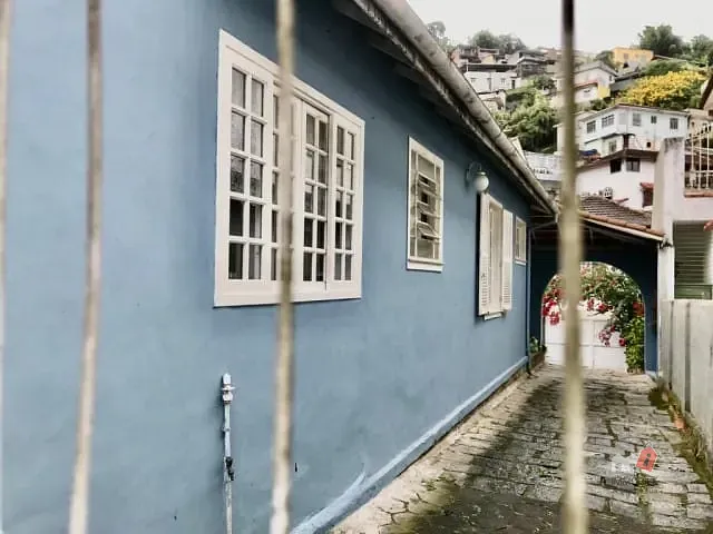 Casa com 1087m² 5 quartos e 1 banheiro, à venda, no bairro Centro em Petrópolis
