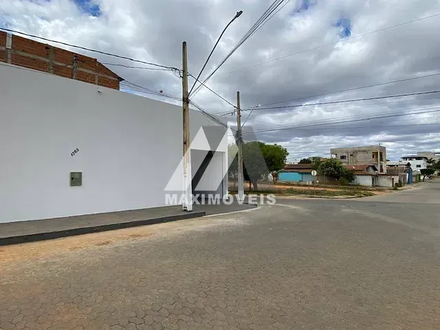 Casa com 136m², para alugar, no bairro São Geraldo em Araçuaí