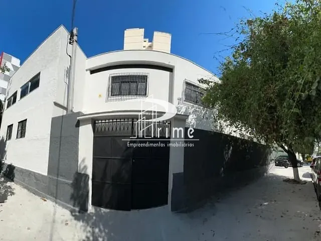 Casa com 460m², para alugar, no bairro Centro em Niterói