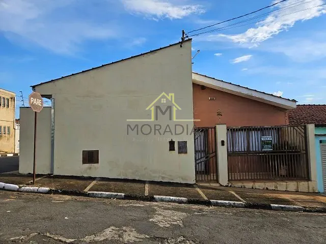 Casa com 244m² 3 quartos e 2 banheiros, à venda, no bairro Centro em Guaxupé