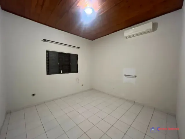 Casa 3 quartos e 1 banheiro, para alugar, no bairro Jardim Alvorada em Três Lagoas