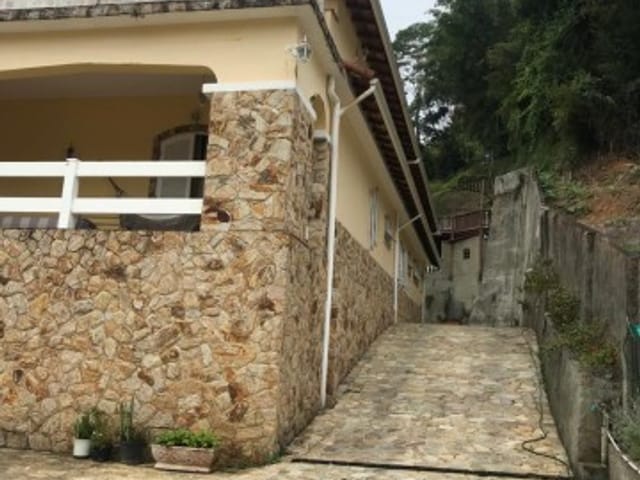 Casa 5 quartos e 1 banheiro, à venda, no bairro MOSELA em Petropolis
