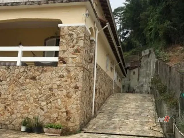 Casa 5 quartos e 1 banheiro, à venda, no bairro MOSELA em Petropolis