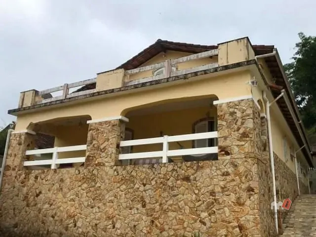 Casa 5 quartos e 1 banheiro, à venda, no bairro MOSELA em Petropolis