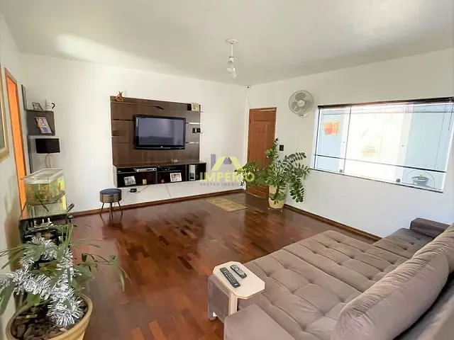 Casa com 250m² 3 quartos e 2 banheiros, à venda, no bairro Jardim Elizabeth em Salto