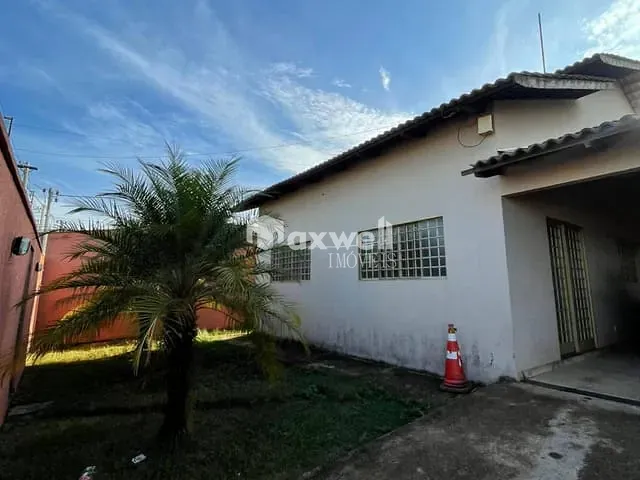 Casa 3 quartos e 4 banheiros, para alugar, no bairro Jardim Ipiranga em Aparecida de Goiânia
