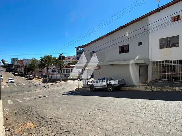 Conjunto comercial com 120m², à venda, no bairro Alto Mercado em Araçuaí