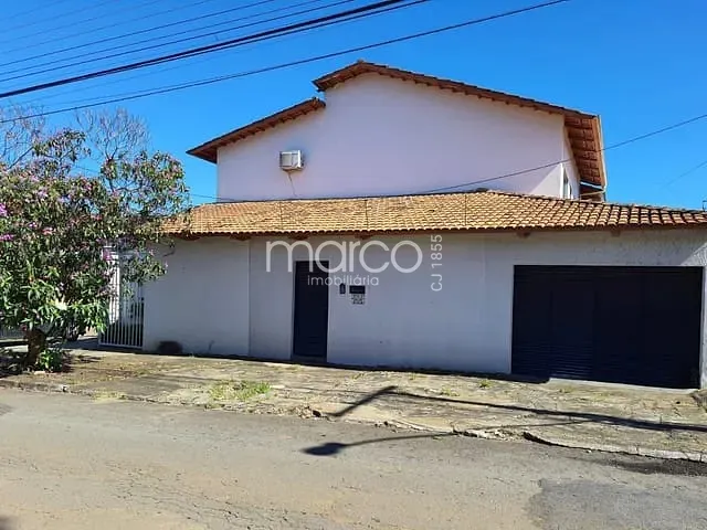 Sobrado 3 quartos e 1 banheiro, à venda, no bairro Jardim América em Goiânia