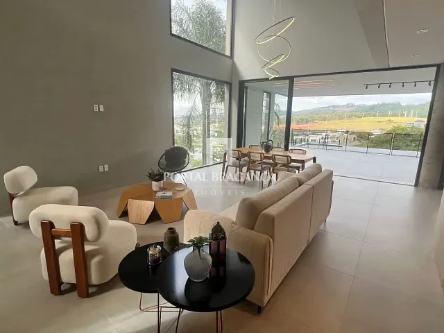 Casa com 460m² 4 quartos e 6 banheiros, à venda ou para alugar, no bairro Condomínio Vale das Águas em Bragança Paulista
