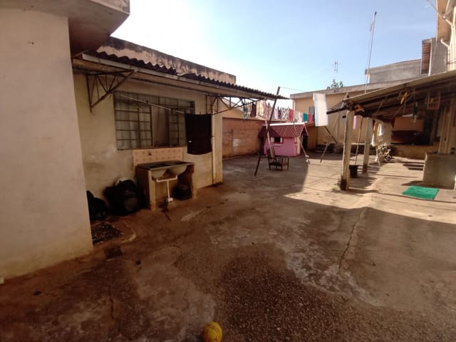 Casa com 300m² 1 quarto e 1 banheiro, à venda, no bairro Jardim Magalhães em São João da Boa Vista