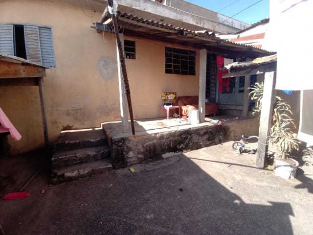 Casa com 300m² 1 quarto e 1 banheiro, à venda, no bairro Jardim Magalhães em São João da Boa Vista