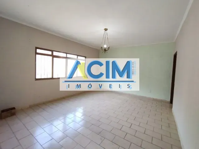 Casa com 280m² 2 quartos e 2 banheiros, à venda, no bairro Jardim Bela Vista em Jaguariúna