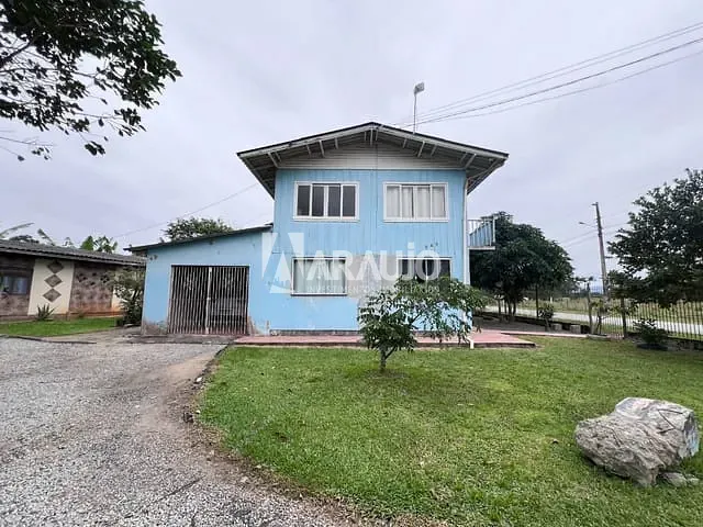 Casa com 1080m² 3 quartos e 2 banheiros, à venda, no bairro Espinheiros em Itajaí