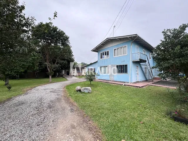 Casa com 1080m² 3 quartos e 2 banheiros, à venda, no bairro Espinheiros em Itajaí