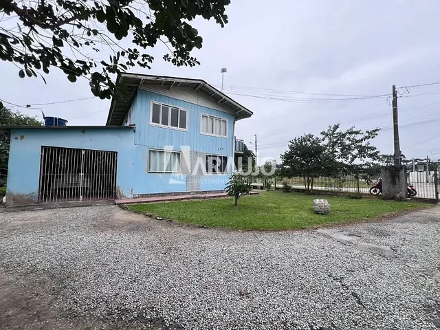Casa com 1080m² 3 quartos e 2 banheiros, à venda, no bairro Espinheiros em Itajaí