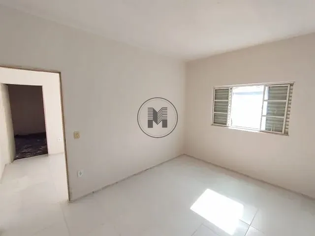 Casa com 300m² 3 quartos e 1 banheiro, à venda, no bairro Residencial Village Santana em Guaratinguetá
