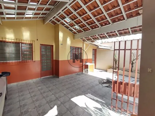 Casa com 300m² 3 quartos e 1 banheiro, à venda, no bairro Residencial Village Santana em Guaratinguetá