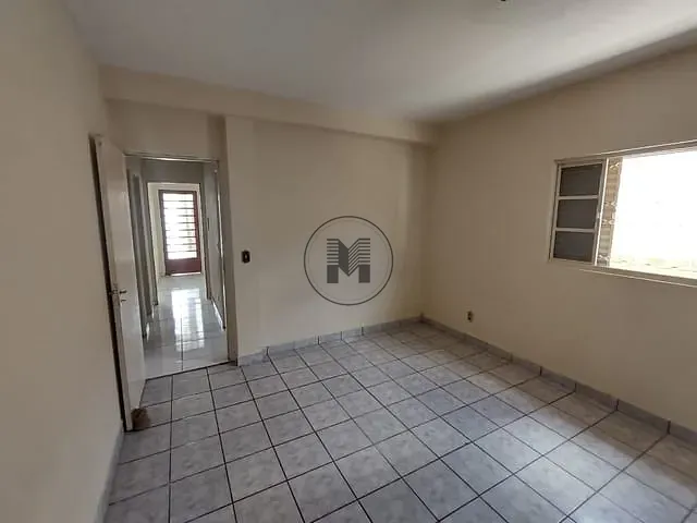 Casa com 300m² 3 quartos e 1 banheiro, à venda, no bairro Residencial Village Santana em Guaratinguetá