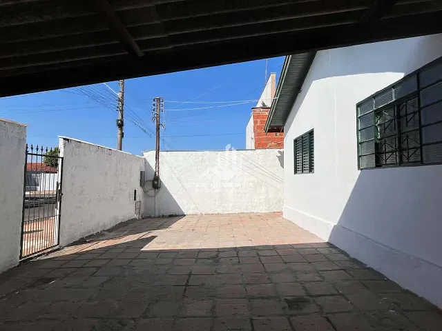 Casa 3 quartos e 1 banheiro, para alugar, no bairro Núcleo Habitacional Michel Neme em Pederneiras