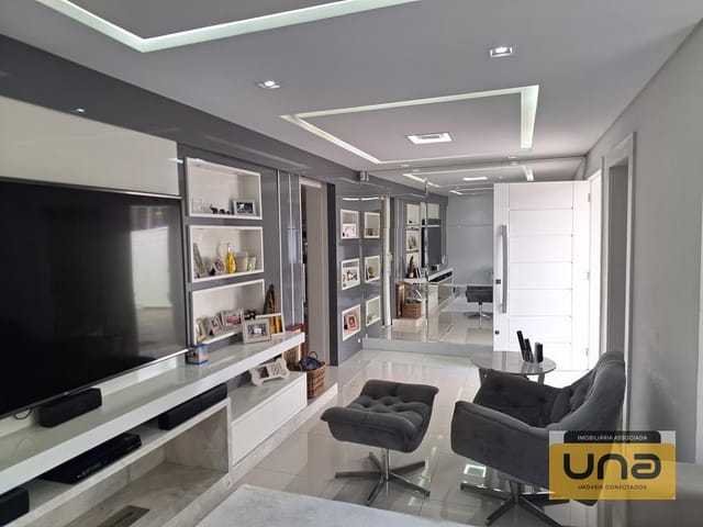 Casa com 360m² 3 quartos e 4 banheiros, à venda, no bairro CENTRO em São José Dos Pinhais